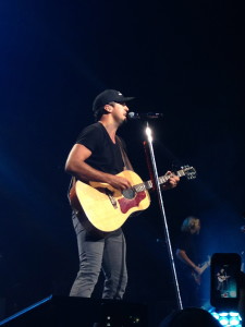 Luke Bryan turns Tampa into Suntan City