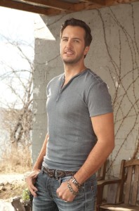 Luke Bryan proves “Rain is a Good Thing” in sold out Tampa show