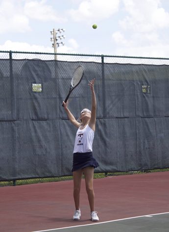 Middle schooler smashes a spot on the varsity team