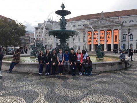 Señora Heard bids farewell to Spanish students