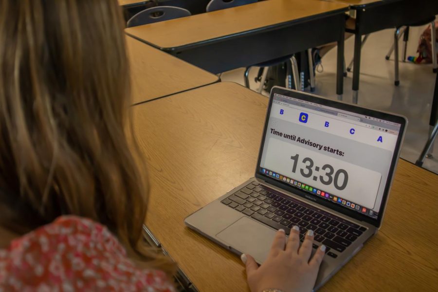 A student checks the countdown till advisory. Students routinely use the TPS Time website throughout the
day to keep track of the bell schedule amidst their busy lives.