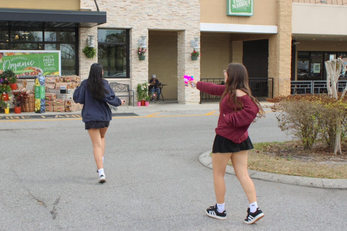 Alexia Carvajal ’26 is eliminated from Senior Assassin after being chased by Liann Kurlansik ’26 outside of Fresh Market.